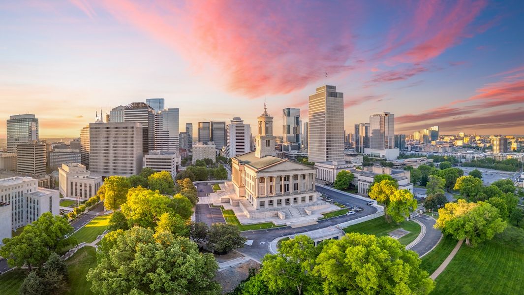 Nashville, Tennessee, USA skyline at dawn.